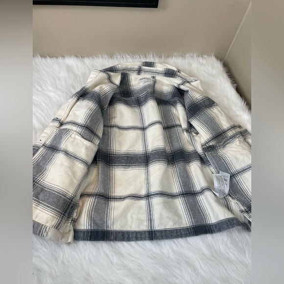 Abercrombie and Fitch Plaid Button-Up Shacket Jacket - Picture 6 of 10